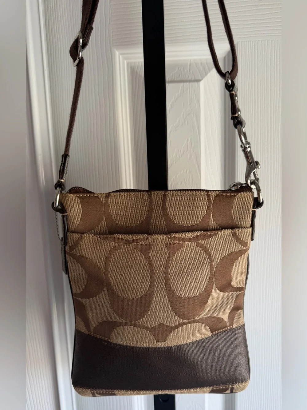 Coach Brown and Beige Signature Messenger Crossbody Purse Women’s